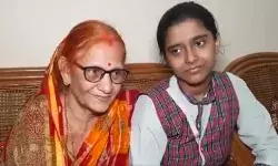 Success Story: मां की मौत के बाद पिता ने छोड़ा बेटी का साथ, नानी ने दिया पढ़ाई में साथ