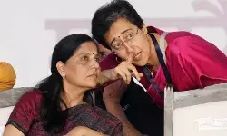 कौन बनेगा दिल्ली का मुख्यमंत्री? सुनीता केजरीवाल या कोई और