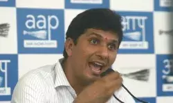 केजरीवाल में AAP को दिखता है राम जैसा त्याग, खुद ही देते हैं ईमानदारी का सर्टिफिकेट