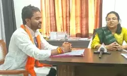 Success Story: घर में नहीं था खाने को एक भी निवाला, पिता की मौत ने इज्या को बनाया एक बड़ा अधिकारी