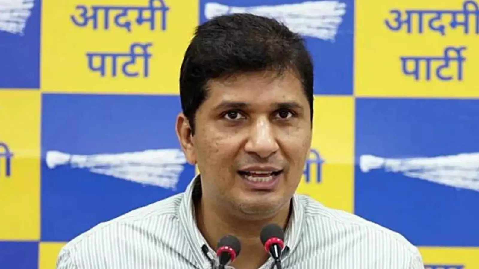 सेंटा क्लॉज का इस्तेमाल करना पड़ा महंगा! सौरभ भारद्वाज समेत 3 AAP नेताओं पर FIR सेंटा क्लॉज का इस्तेमाल करना पड़ा महंगा! सौरभ भारद्वाज समेत 3 AAP नेताओं पर FIR