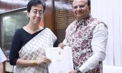 राजनितिक परिस्थितियों के अनुसार बदलता गया आतिशी का सरनेम