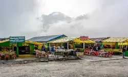 तू आगे-आगे मैं पीछे-पीछे, कांग्रेस चली BJP की राह, अब हिमाचल में भी दुकानों पर होगा मालिक का नाम