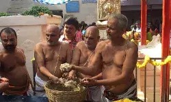 वृन्दावन के मंदिरों में मिठाई की जगह प्राचीन प्रसाद उपयोग करने का निर्णय