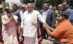 कर्नाटक के मुख्यमंत्री सिद्धारमैया ने सत्ता में बने रहने के लिए चले राजनीतिक दांवपेंच