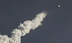 इजराइल हमले की पहली वर्षगांठ से एक दिन पहले हमास ने फिर दागे राकेट