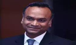 सिद्धारमैया की पत्नी के बाद खड़गे के बेटे ने भी लौटाई जमीन