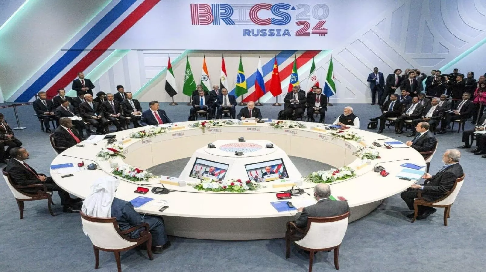 BRICS सम्मेलन में पीएम मोदी ने कहा हम युद्ध नहीं बातचीत पर करते हैं विश्वास