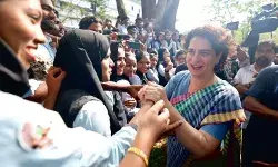 आम चुनाव में हारे तो तुष्टीकरण पर उतरे पी विजयन, वायनाड में प्रियंका का हमला