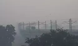 Delhi Pollution: सिर्फ कागजों पर अदालती आदेश का पालन, एक बार फिर जहरीली हुई हवा