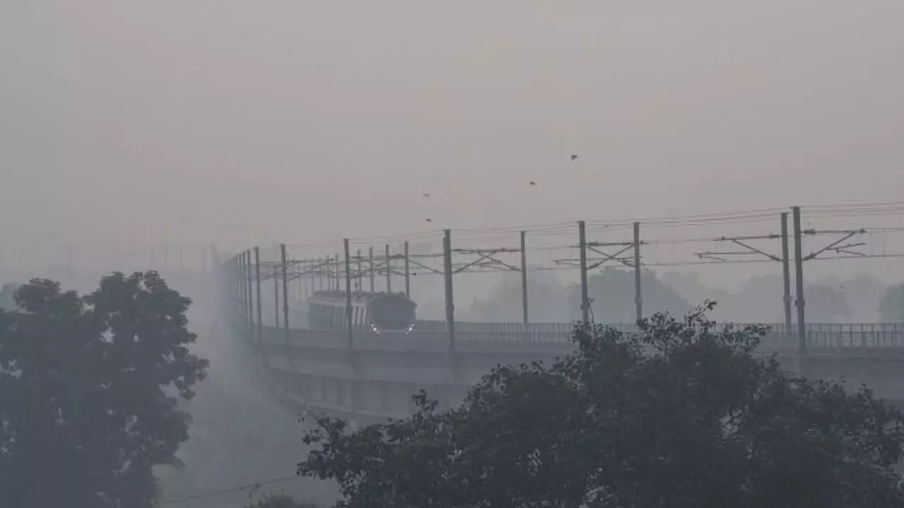 Delhi Pollution: सिर्फ कागजों पर अदालती आदेश का पालन, एक बार फिर जहरीली हुई हवा