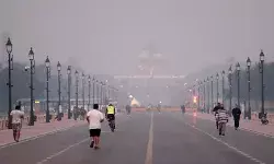 दिल्ली-एनसीआर : पटाखों से और खराब हुई  वायु गुणवत्ता, 69% परिवारों में बीमारियाँ