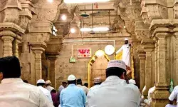 यहां किसी को शिकवा- शिकायत नहीं, मंदिर जैसी रचना में इस्लॉमिक प्रेयर