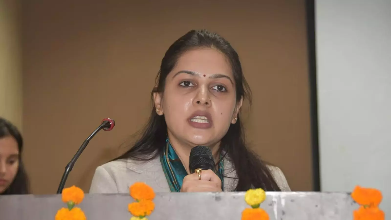 मां की मौत के बाद भी नहीं रुकी Ankita Chaudhary, UPSC  की परीक्षा पास कर बनी IAS अफसर