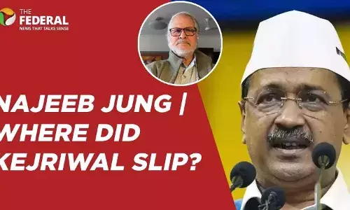 नजीब जंग: आधुनिक गाँधी की छवि वाले केजरीवाल का अहंकार के चलते हुआ पतन