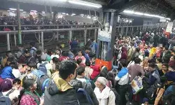 दिल्ली पुलिस ने जारी किया बयान- दो ट्रेन का एक नाम होने से मची भगदड़