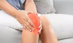 यूरिक एसिड बढ़ने पर दिखते हैं ये लक्षण, होती है उठने-बैठने में परेशानी