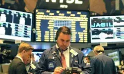 बाजार में हाहाकार, इसके पीछे ट्रेड वॉर? कहीं ये मंदी की दस्तक तो नहीं?