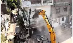 नागपुर हिंसा के मुख्य आरोपी के घर पर चला बुलडोजर,फहीम खान का घर गिराया