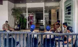 जहां कुणाल कामरा ने बनाया वीडियो, उस स्टूडियो पर चला हथौड़ा