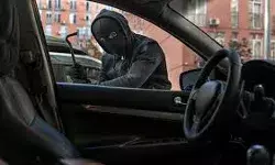 delhi police arrested two car theif