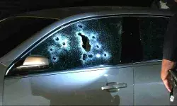 delhi firing on a car