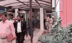 delhi court evacuated after bomb threat