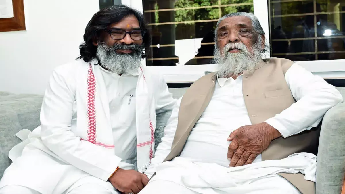 shibu soren handed over his party jmm to his son hemant soren