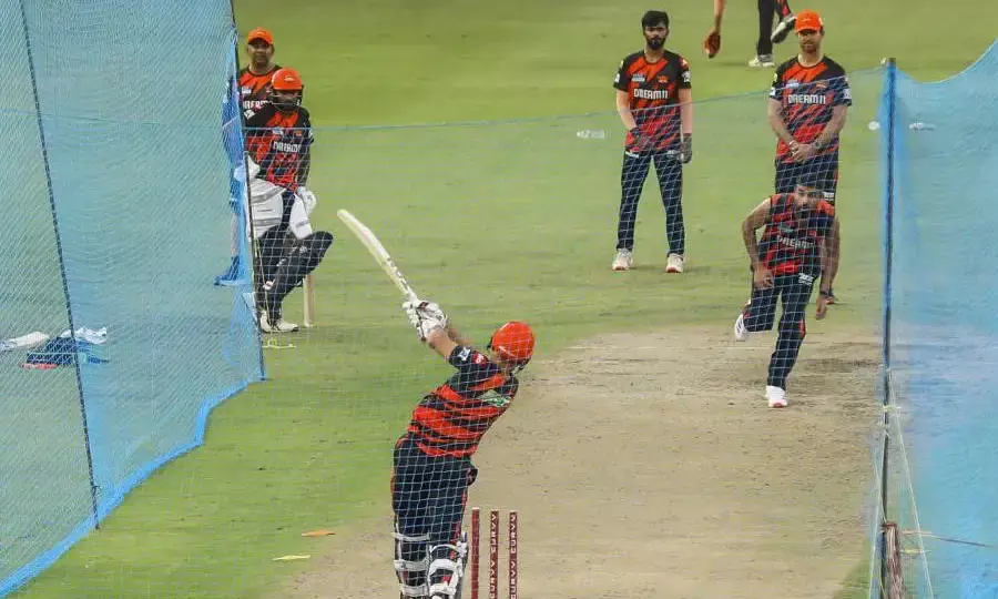 पहलगाम हमले पर IPL में शोक,आज के मैच में न चीयरलीडर्स होंगी न आतिशबाजी srh players during practice session in hyderabad before ipl match 2025 against mi