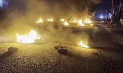 गाम्पाल गांव में 16 और हैजंग गांव में 12 घर जलकर खाक हो गए। ये दोनों गांव भारत-म्यांमार सीमा के पास स्थित हैं