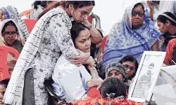 pahalgam attack victim  Shubham Dwivedi wife  Ashanya Dwivedi
