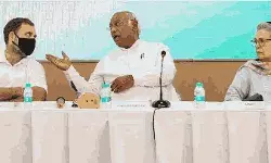 Congress president Mallikarjun Kharge along with former party chiefs Sonia Gandhi and Rahul Gandhi at the CWC meeting