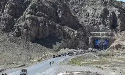 Lakpass Tunnel (R) blocked with shipping containers by the Pakistani authorities