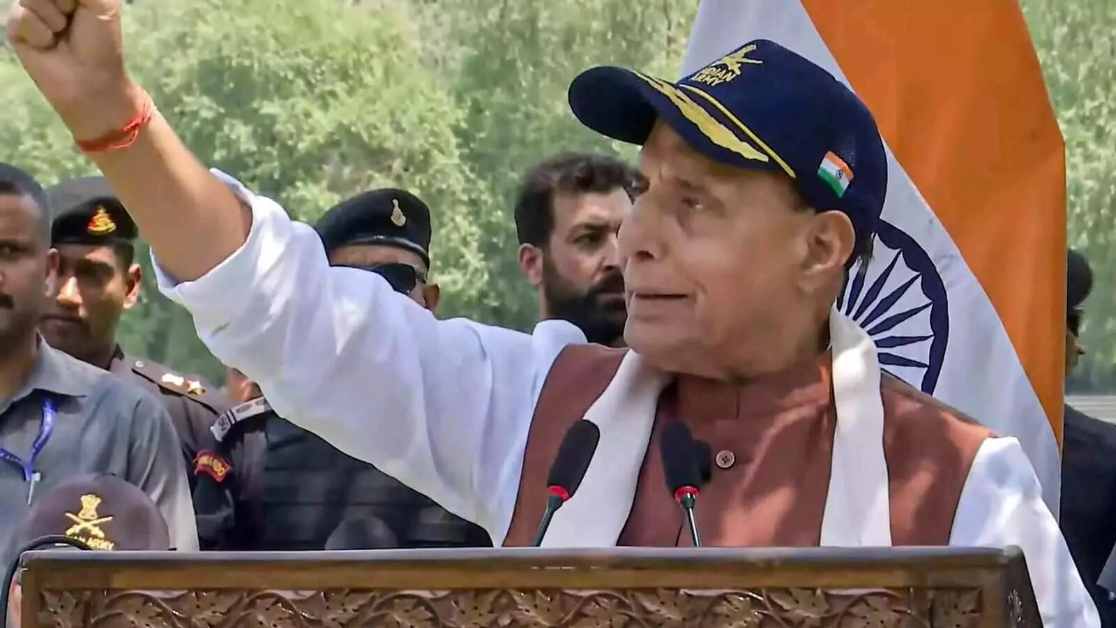 श्रीनगर में राजनाथ सिंह की दो टूक, IAEA की निगरानी में हों PAK के परमाणु हथियार श्रीनगर में राजनाथ सिंह की दो टूक, IAEA की निगरानी में हों PAK के परमाणु हथियार
