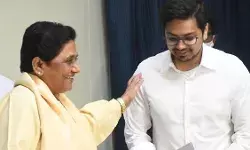 maywati with her nephew akash anand