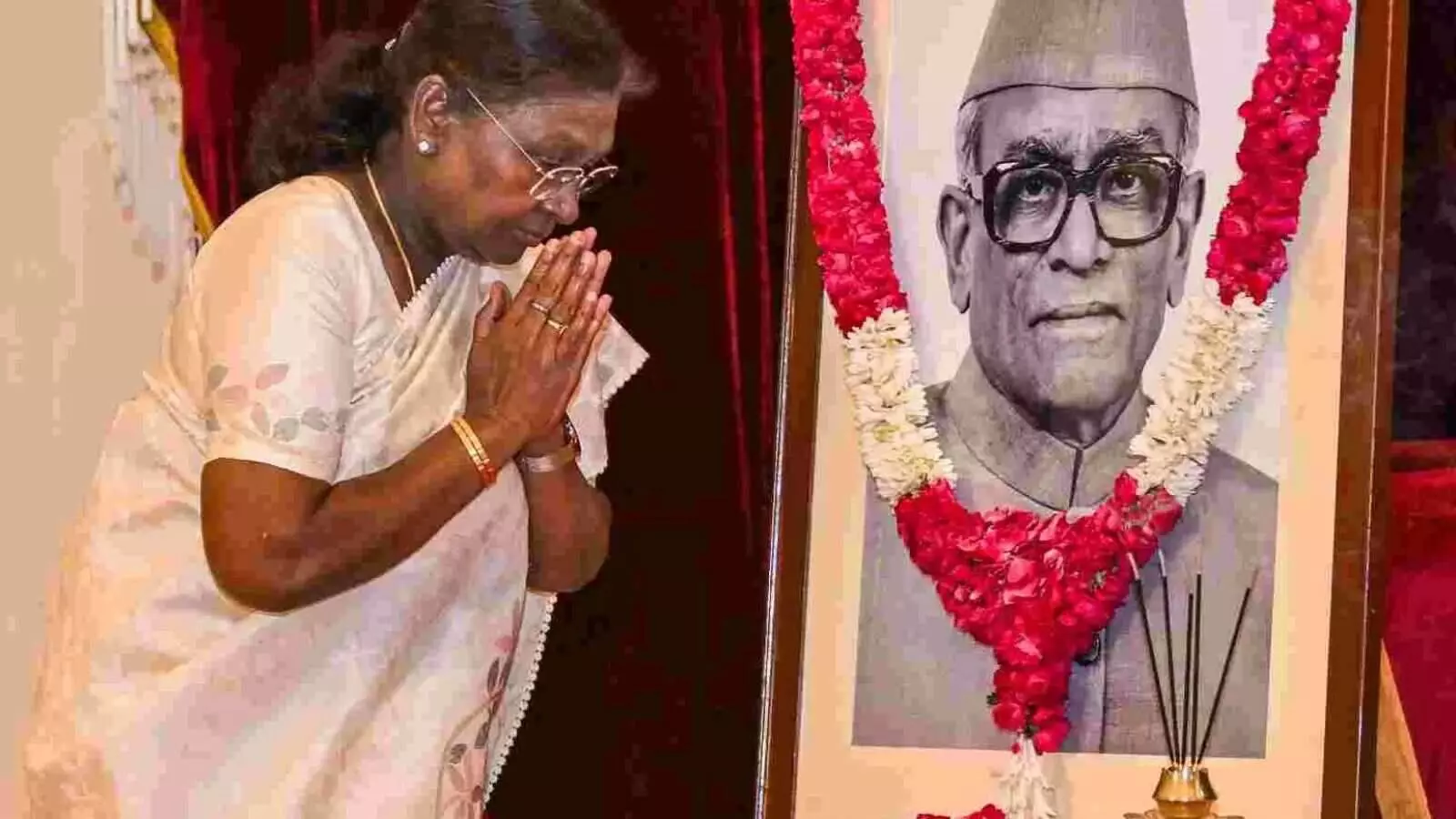 राष्ट्रपति का न्यायपालिका से टकराव? सुप्रीम कोर्ट को भेजे संदर्भ पर उठे सवाल राष्ट्रपति का न्यायपालिका से टकराव? सुप्रीम कोर्ट को भेजे संदर्भ पर उठे सवाल
