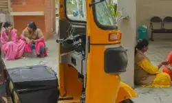 परिवार को संभालने और बच्चों को पढ़ाने के लिए टैक्सी और ऑटो चला रही हैं चेन्नई की महिलाएं