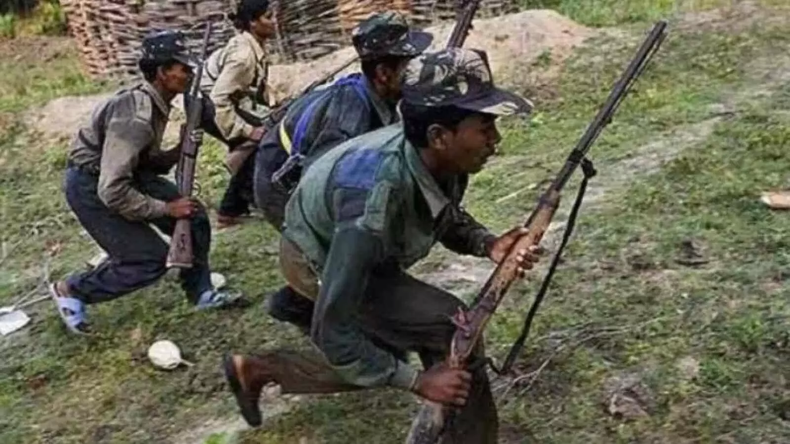 छत्तीसगढ़ में सुरक्षाबलों और माओवादियों के बीच मुठभेड़, 26 नक्सली ढेर छत्तीसगढ़ में सुरक्षाबलों और माओवादियों के बीच मुठभेड़, 26 नक्सली ढेर
