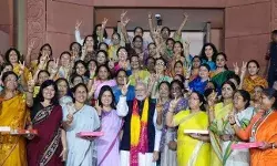 pm modi with women mps