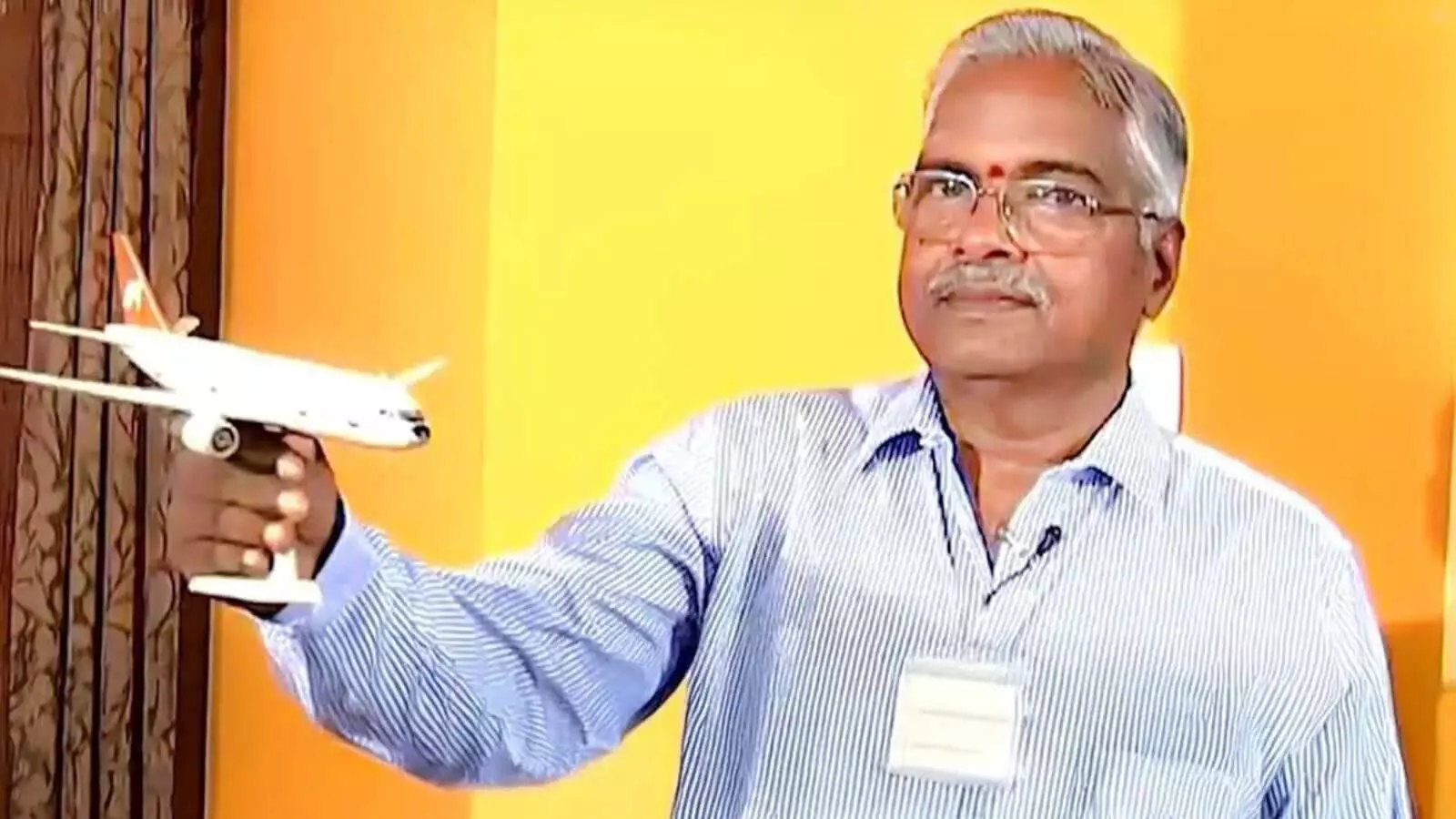 वही विमान, जिसे मैं लाया था… – हादसे पर पूर्व पायलट अरुलमनी हुए इमोशनल वही विमान, जिसे मैं लाया था… – हादसे पर पूर्व पायलट अरुलमनी हुए इमोशनल