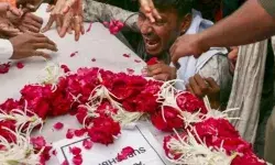 GROUND REPORT: अहमदाबाद विमान हादसे में अपनों को खो चुके परिवारों का दर्द