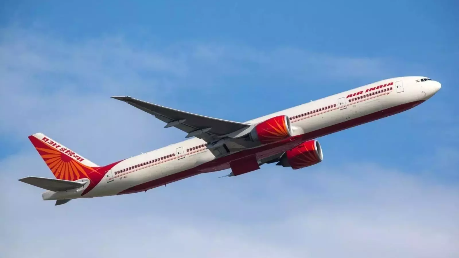 Air India बुकिंग में भारी गिरावट, टिकट कीमतों में भी आई कमी Air India बुकिंग में भारी गिरावट, टिकट कीमतों में भी आई कमी
