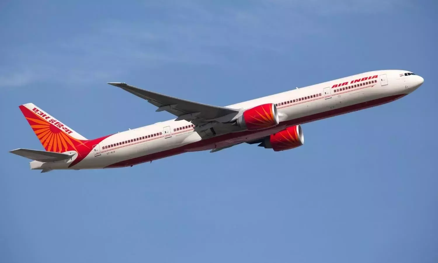 एयर इंडिया पर DGCA की सख्ती, हटाए गए तीन अधिकारी