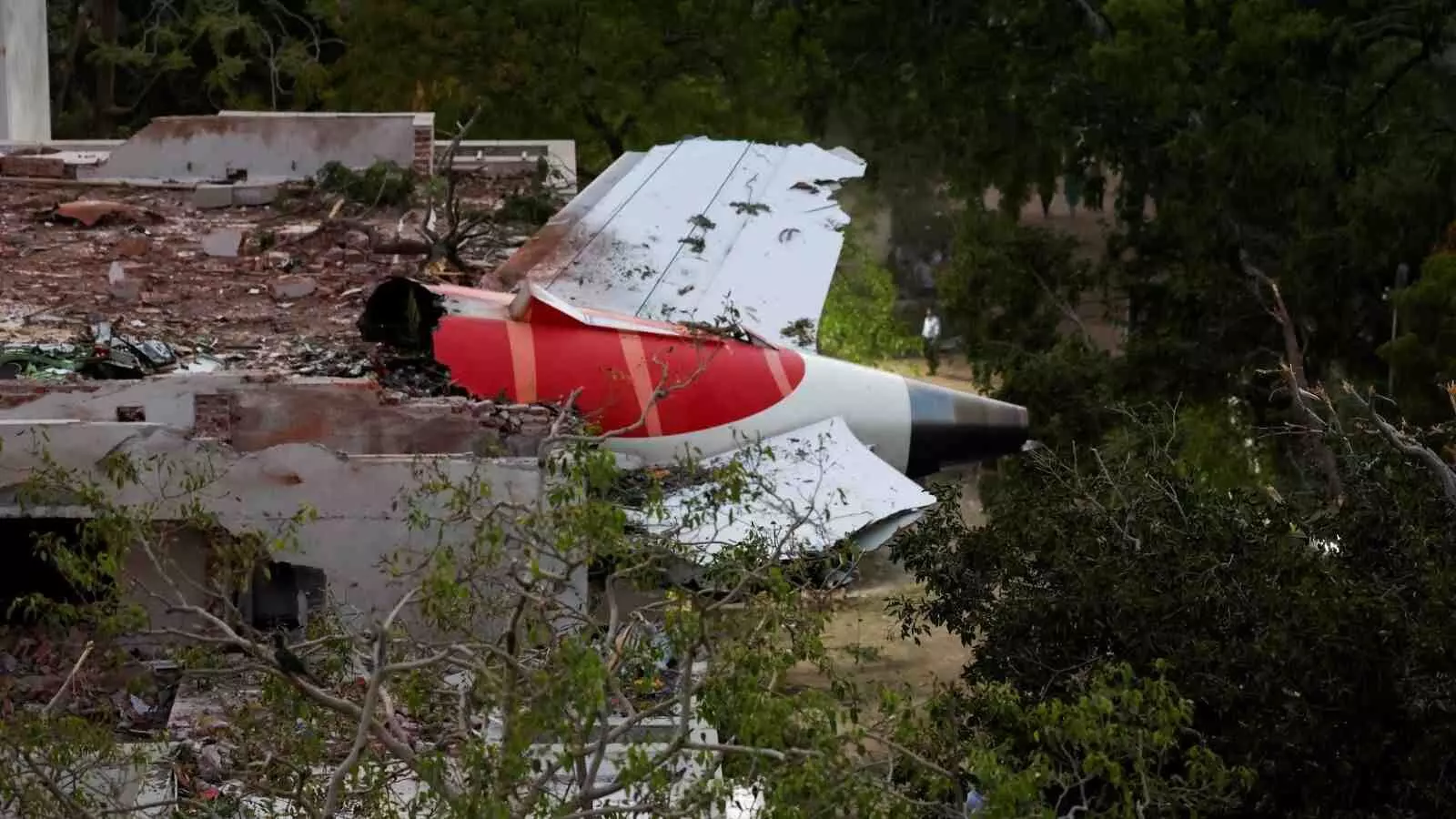 एयर इंडिया के दुर्घटनाग्रस्त विमान AI-171 के ब्लैक बॉक्स की जांच है जारी, नागरिक उड्डयन मंत्रालय ने जारी किया बयान एयर इंडिया के दुर्घटनाग्रस्त विमान AI-171 के ब्लैक बॉक्स की जांच है जारी, नागरिक उड्डयन मंत्रालय ने जारी किया बयान