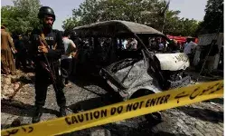 पाकिस्तानी सेना के काफिले पर फिदायीन हमला, पाकिस्तान के 16 सैनिक मारे गए