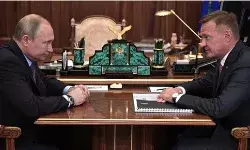 Russias former transport minister Roman Starovoyt with Vladimir Putin.(X)