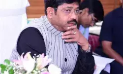 अपने ही अफसरों से लड़ रही है ‘सरकार’? क्या मजबूर हैं योगी के मंत्री ?