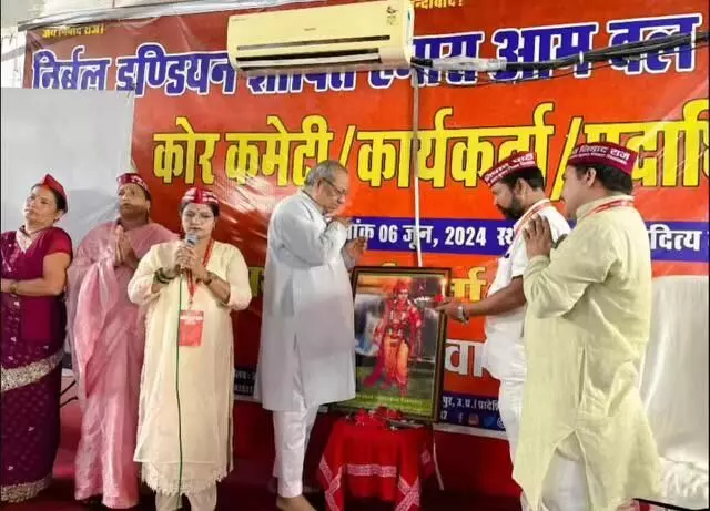 यूपी में अब निषाद पार्टी बढ़ाने लगी दबाव, अनुसूचित जाति में शामिल करने की माँग दोहराई यूपी में अब निषाद पार्टी बढ़ाने लगी दबाव, अनुसूचित जाति में शामिल करने की माँग दोहराई