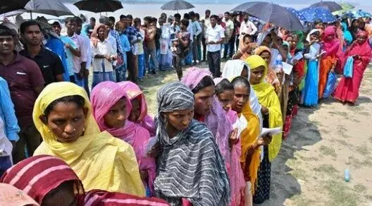 बिहार में वोटर लिस्ट के रिवीजन पर रोक नहीं, सुप्रीम कोर्ट में चुनाव आयोग की खिंचाई बिहार में वोटर लिस्ट के रिवीजन पर रोक नहीं, सुप्रीम कोर्ट में चुनाव आयोग की खिंचाई