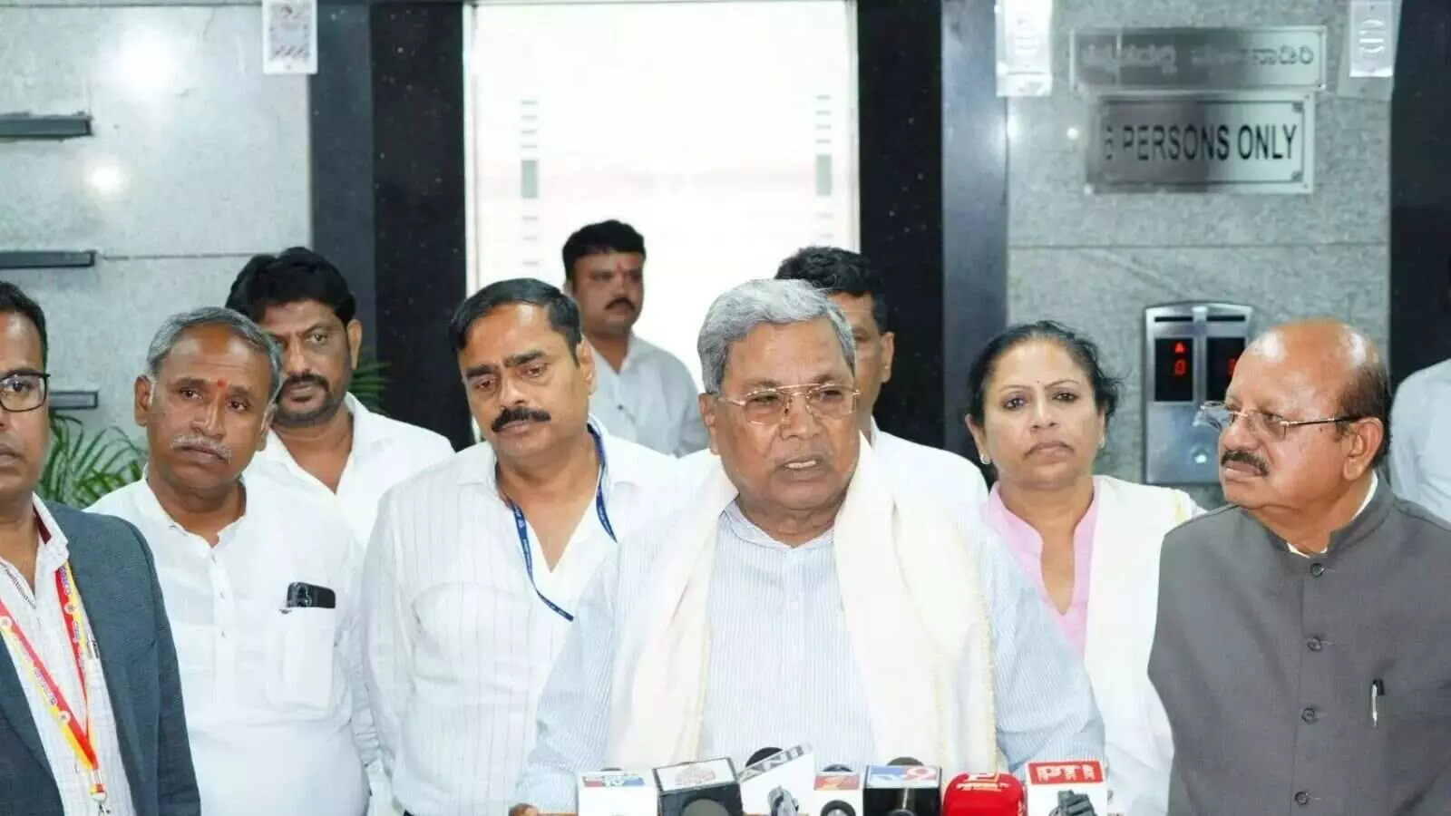 सिद्धारमैया की पत्नी और भाई को कोर्ट से समन, MUDA घोटाले में बड़ा मोड़ सिद्धारमैया की पत्नी और भाई को कोर्ट से समन, MUDA घोटाले में बड़ा मोड़